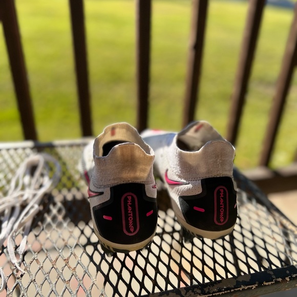 -Great condition 
-Anti-Clog traction 
-Don’t have the box
-Used 3-5 times - Picture 4 of 10